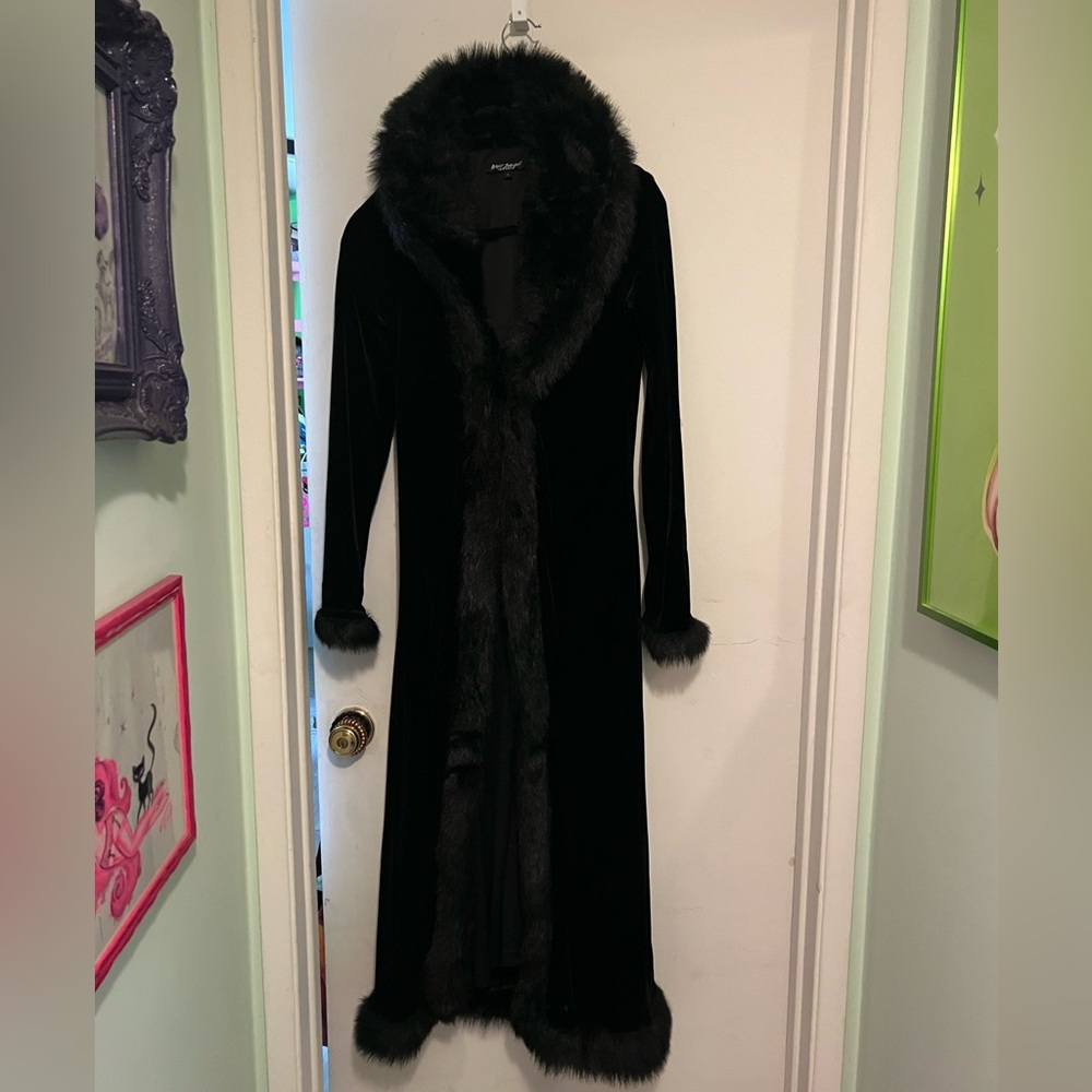 Betsey Johnson vintage full length velvet coat with faux fur accents🏴‍☠️